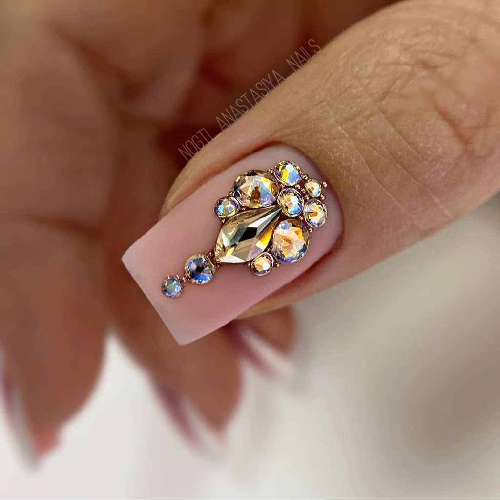 Инкрустация стразами