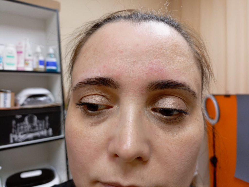 Коррекция бровей