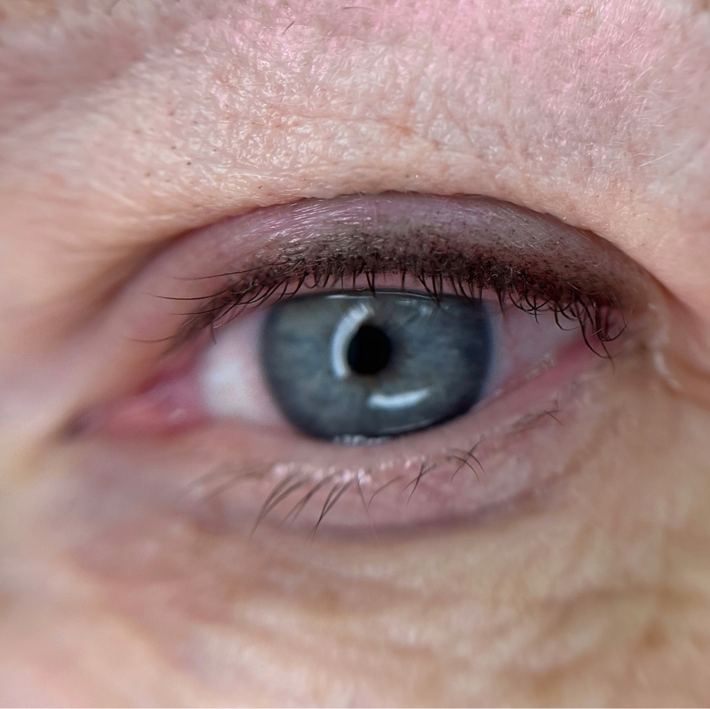 Рефреш (обновление) перманентного макияжа век (межресничка)