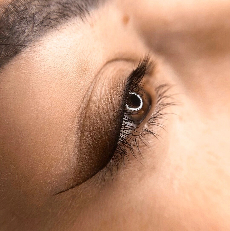 Перманентный макияж глаз ( стрелка с растушевкой )