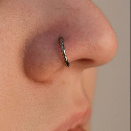 Пирсинг крыла носа "Нострил"