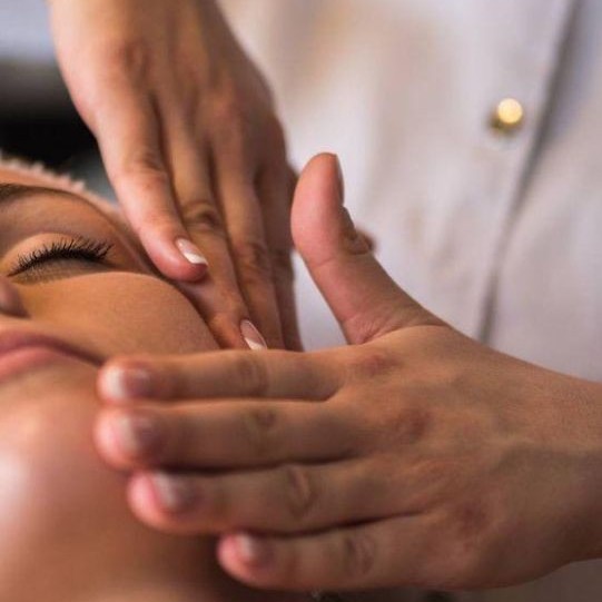 Массаж лица пластический