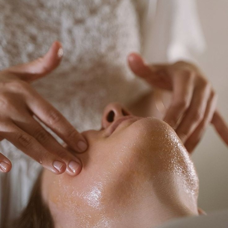 Массаж лица лимфодренажный