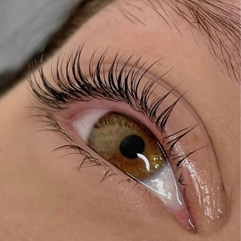 Ламинирование ресниц с окрашиванием