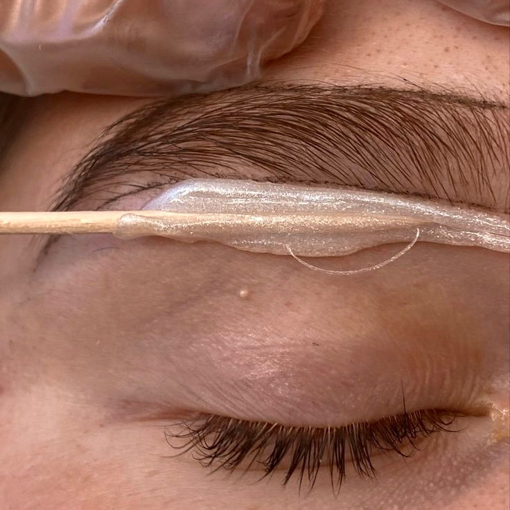 Коррекция (воск + пинцет)