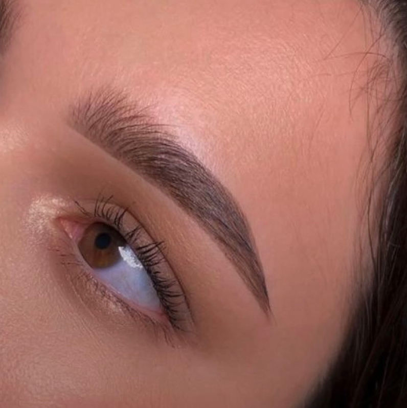 Коррекция бровей воском