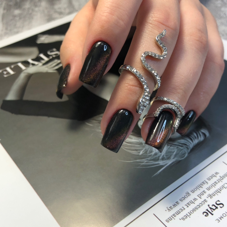 Маникюр с покрытием в 1 тон