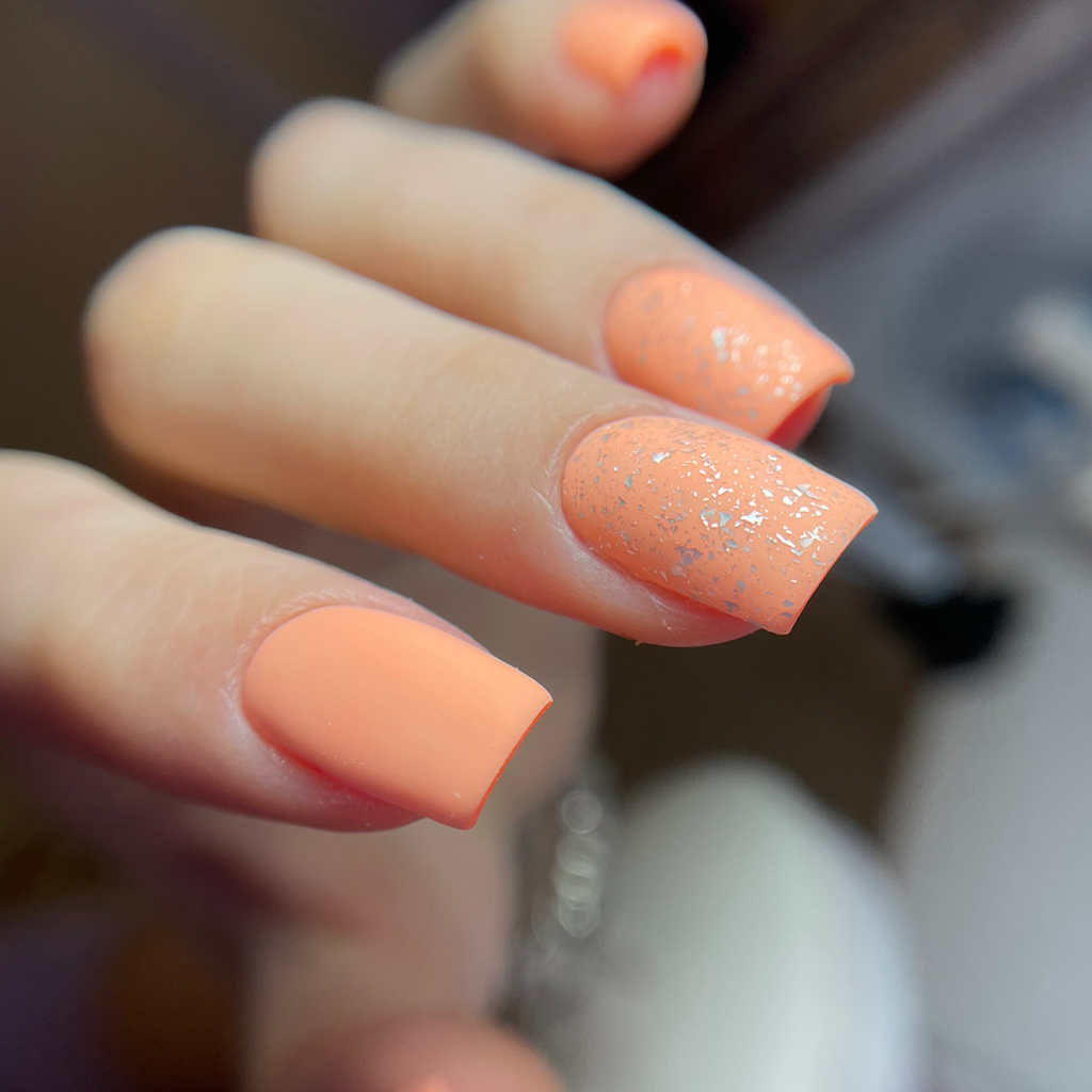 Маникюр с однотонным покрытием