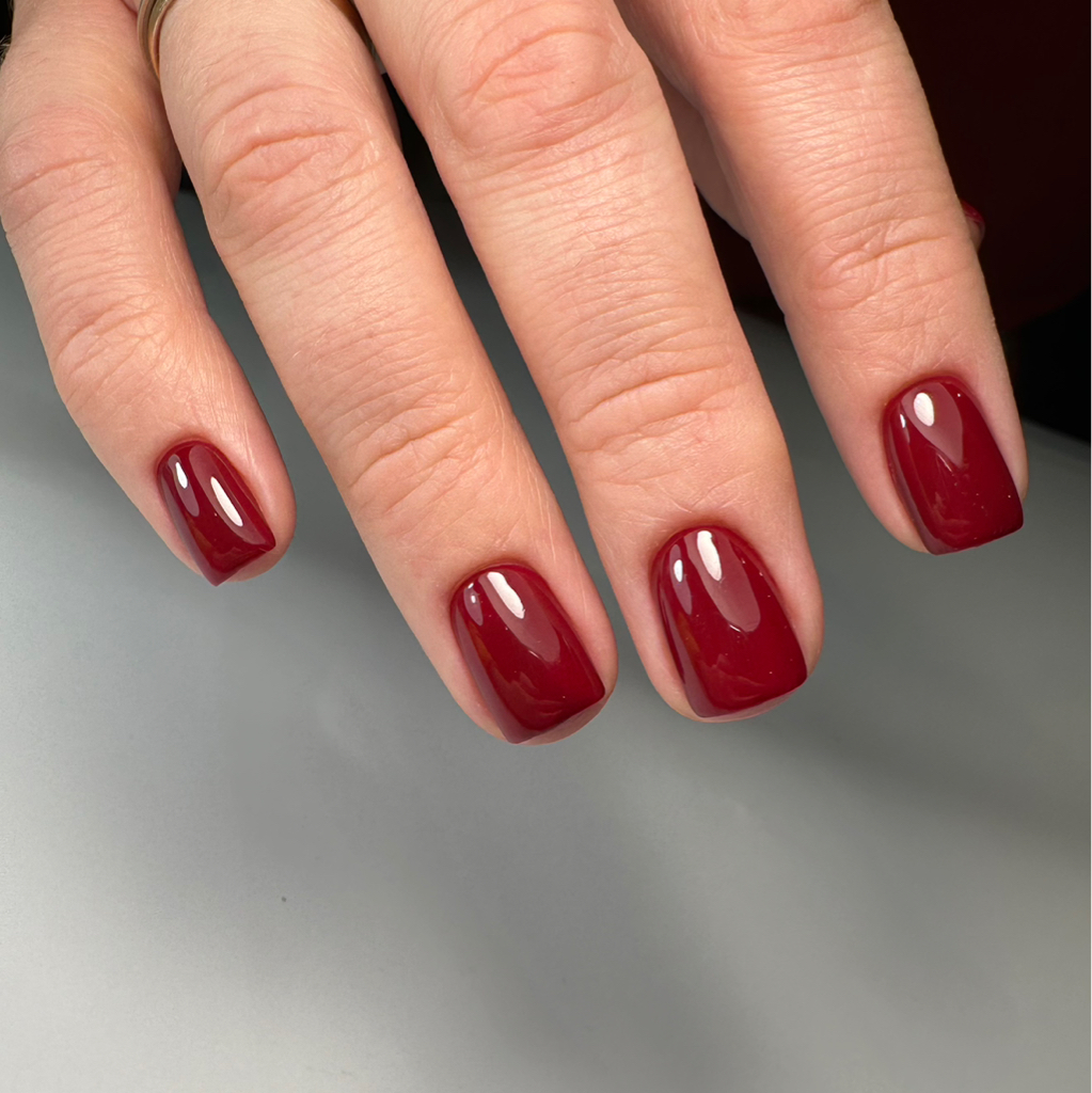 Маникюр с покрытием гель-лак