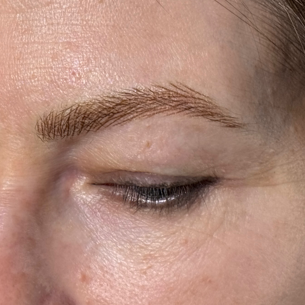 Коррекция волоскового/смешанного перманента бровей спустя 30-45 дней (7.000-8.000)