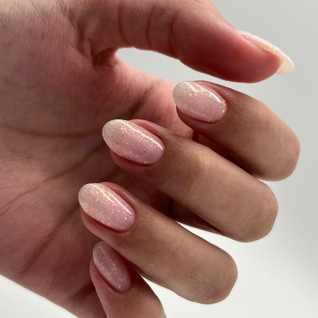 Маникюр с покрытием камуфлирующей базой