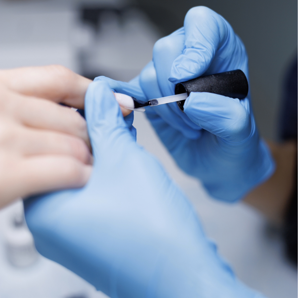 Комплекс 1: снятие+маникюр+покрытие в один тон (ремонт трещин включен - при наличии) - с 01.03 - 2700₽