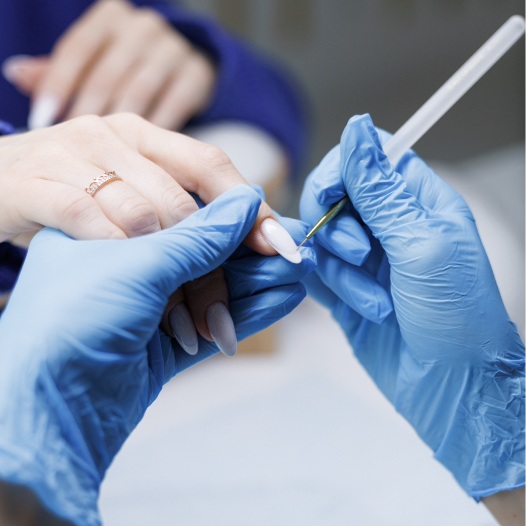 Комплекс 2: снятие + маникюр + архитектура + покрытие в один тон (ремонт трещин выключен, при наличии)