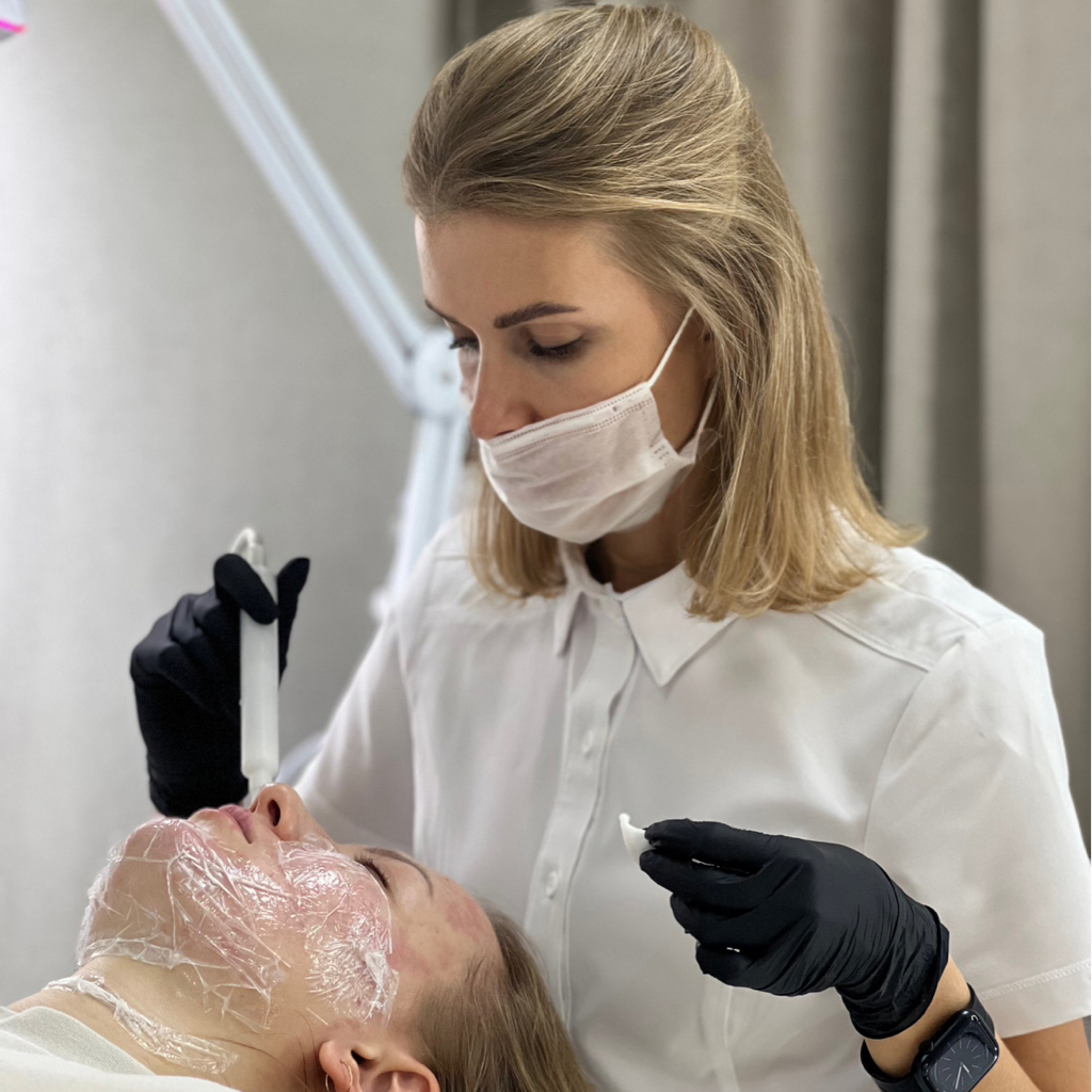 Холодная плазма зона: лицо и шея ( так же входит обработка верхних и нижних век)