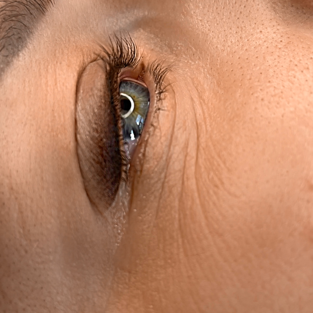 Перманентный макияж век(межресничного контура и стрелок)