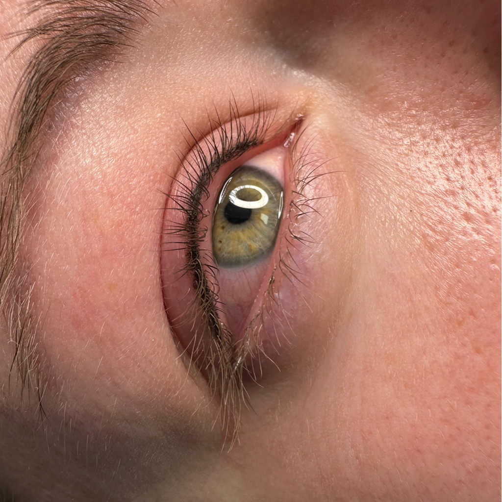 Перманентный макияж межресничного пространства