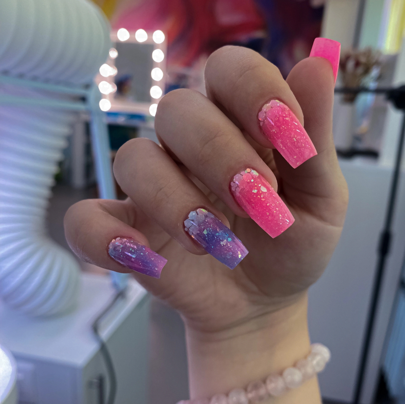 Анна - Укрепление ногтей в технике верхних форм