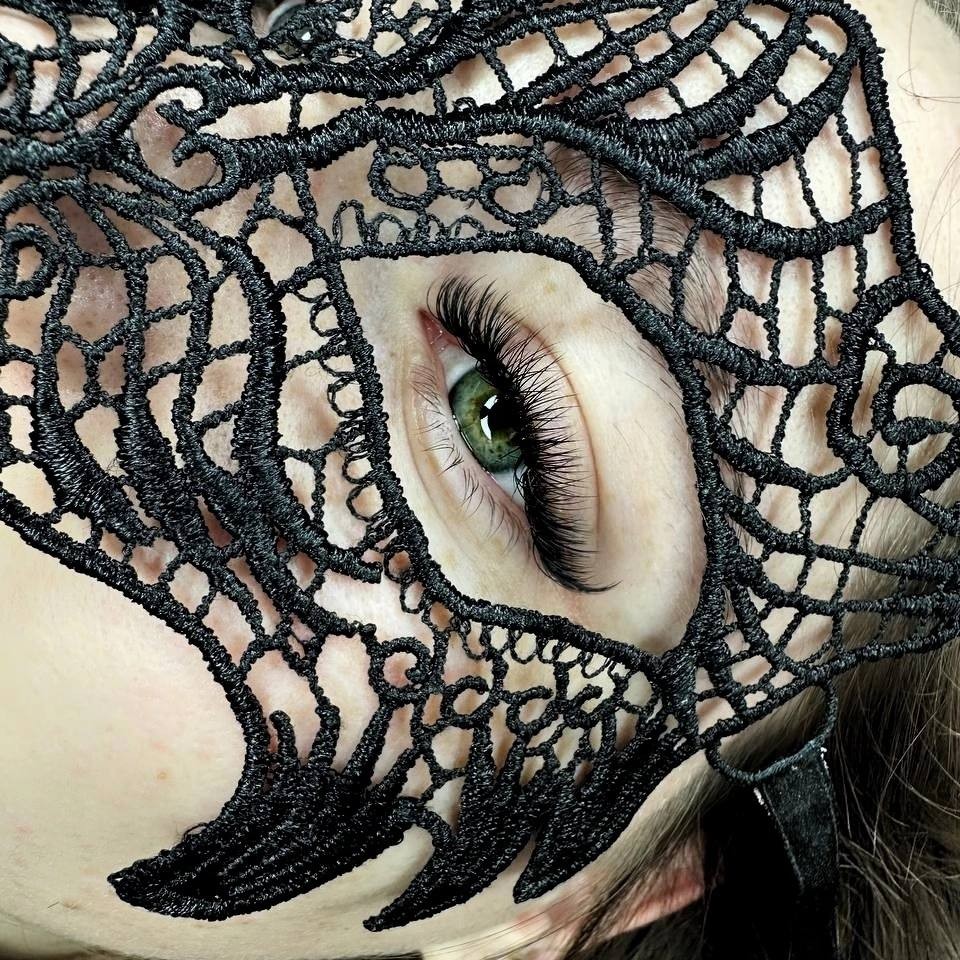 Наращивание ресниц 
2,5-3D объём