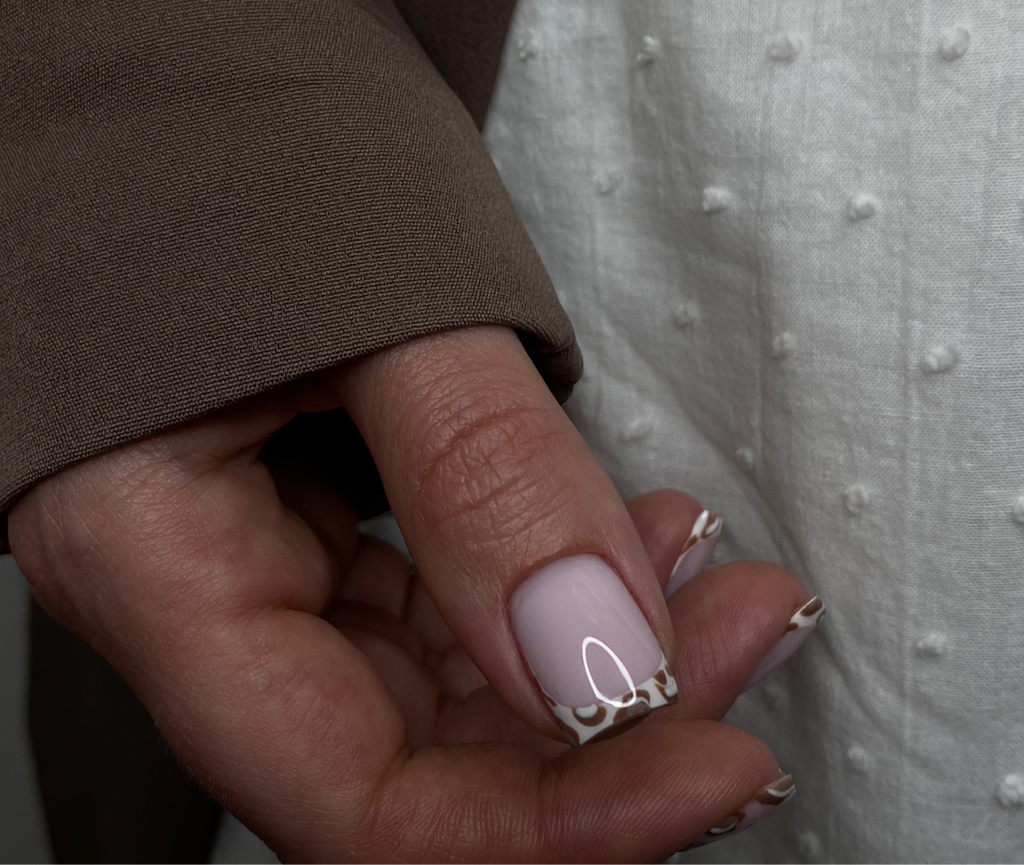 Френч, градиент, лунки (на все ногти)