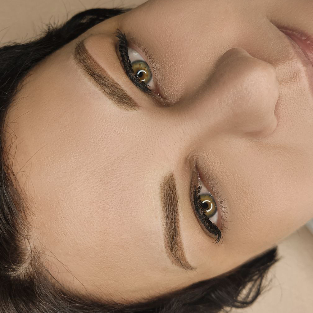 Пудровое напыление бровей