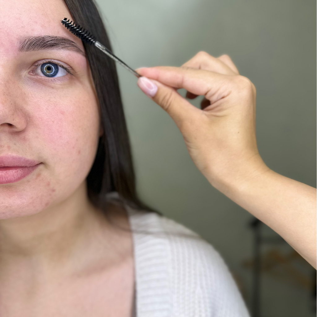 Оформление бровей  (коррекция воск/пинцет, окрашивание)