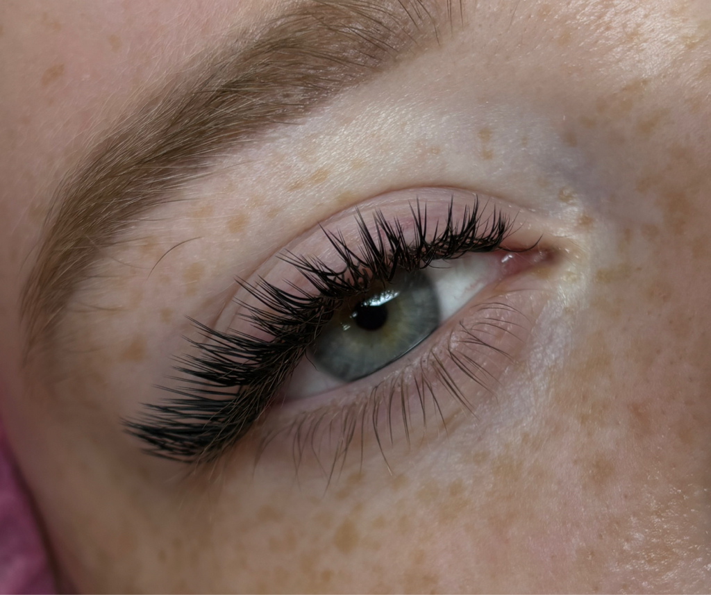 LED- Наращивание ресниц 2Д