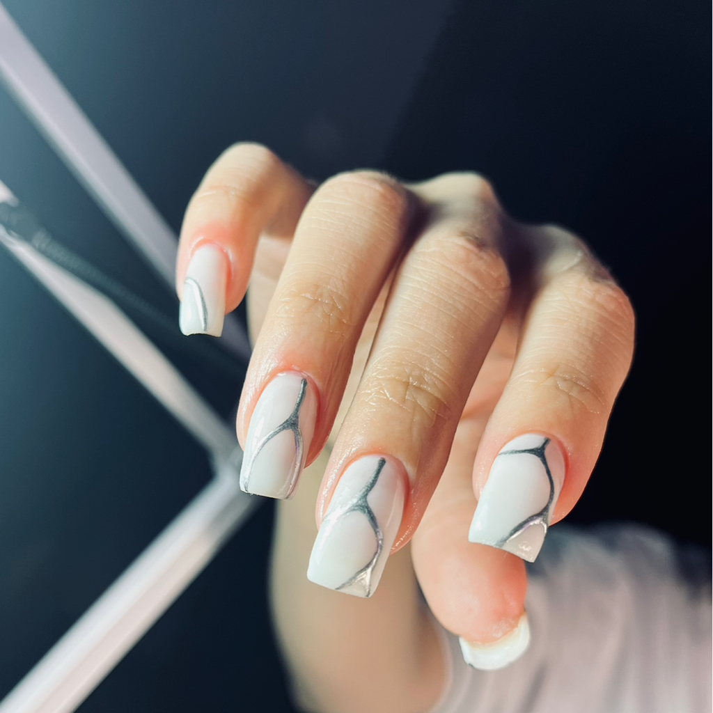 Маникюр с покрытием гель-лак со снятием старого покрытия