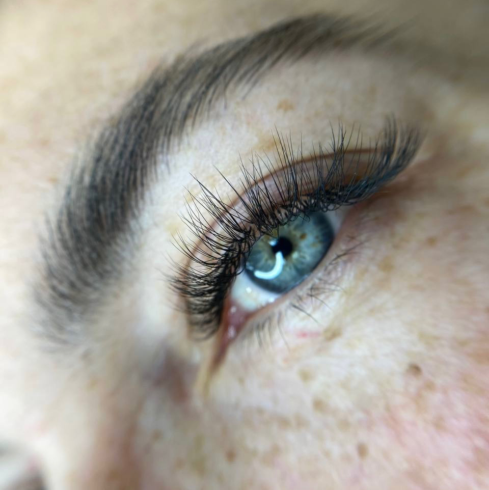 Наращивание ресниц 1,5D объема