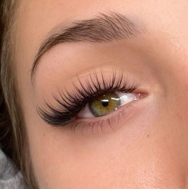 Наращивание ресниц 4D объема