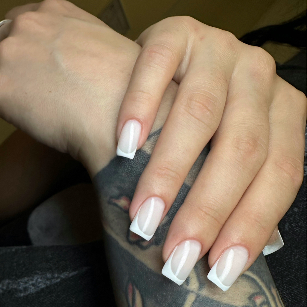 Маникюр с укреплением + френч 

ТОП МАСТЕР