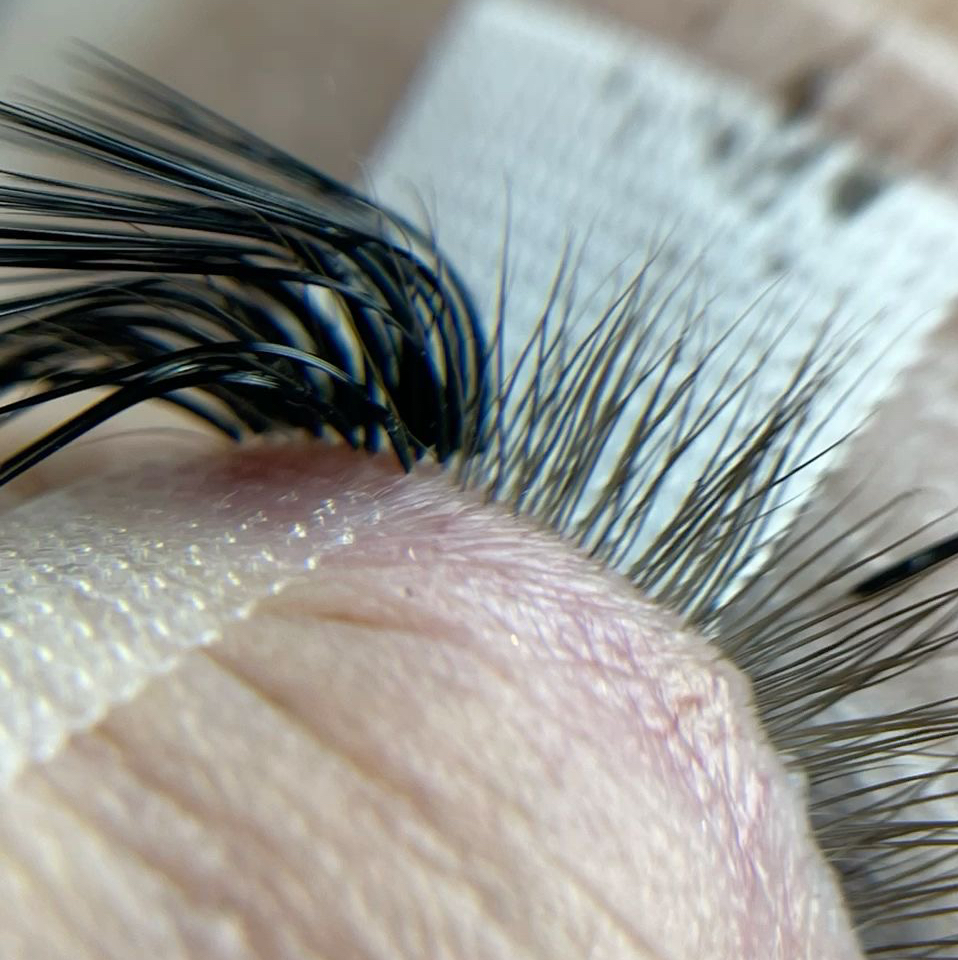 Снятие нарощенных ресниц