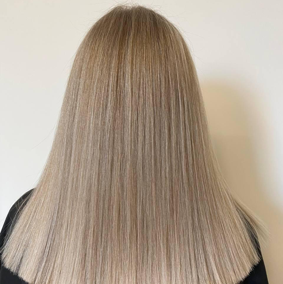 Сложные окрашивания -техники: airtouch, baby blond, мелирование, шатуш, выход из черного ( стоимость определяется только после консультации )