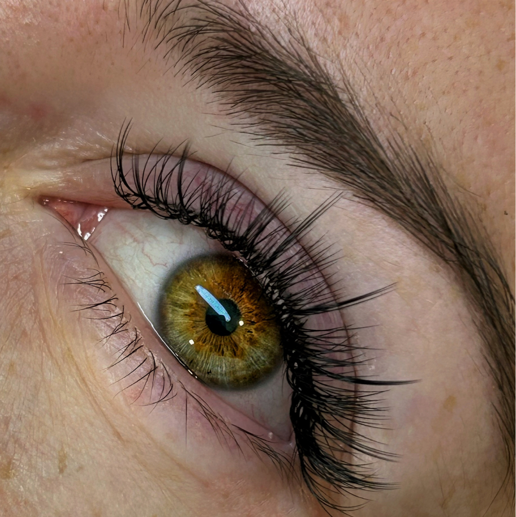 Наращивание ресниц 2,5D