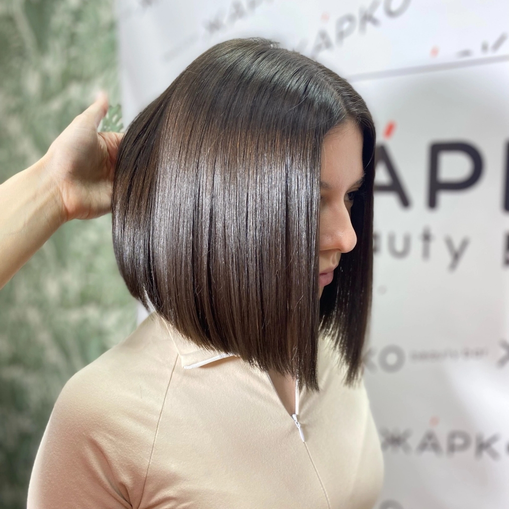 Окрашивание 1 тон (Средние волосы - длина до плеч )