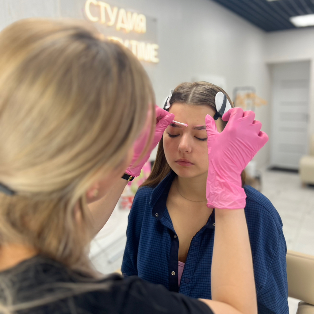 Осветление бровей (1-3 тона) †коррекция+уход