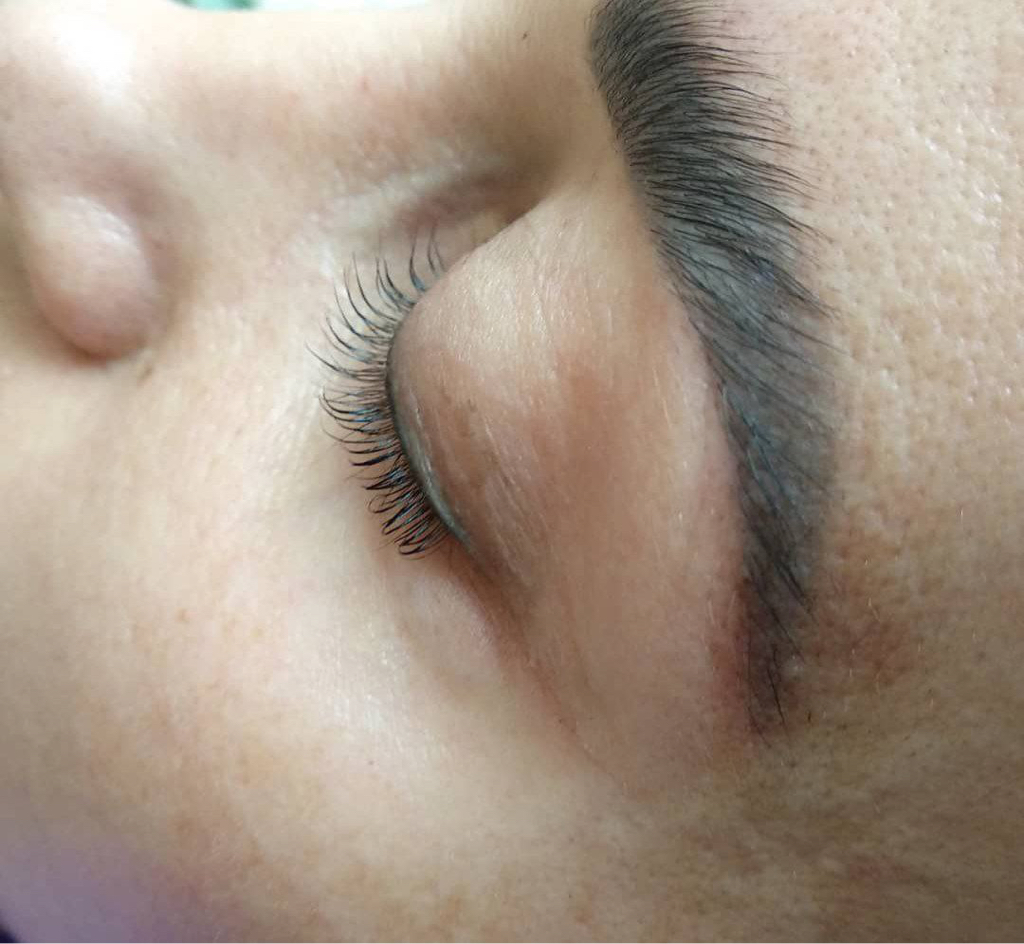 Ламинирование бровей