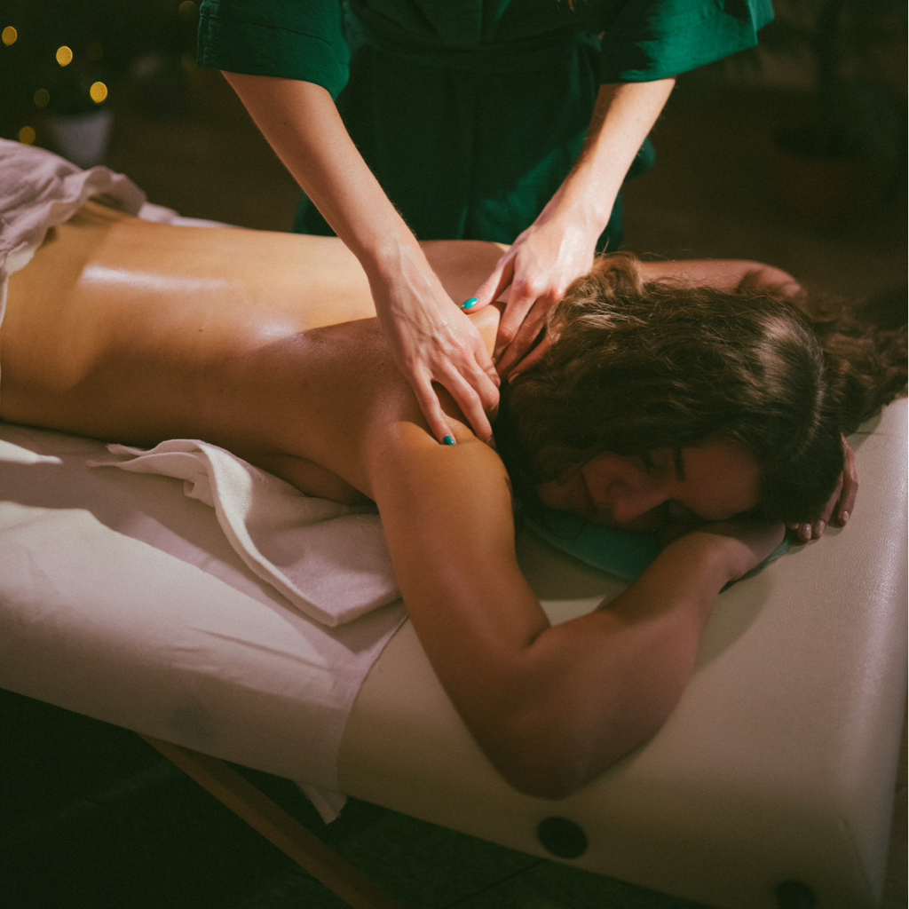 Массаж шейно-воротниковой зоны и грудного отдела позвоночника