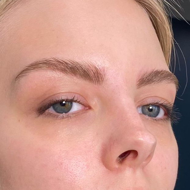 Осветление бровей + коррекция