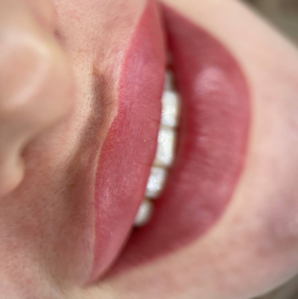 Перманентный макияж губ