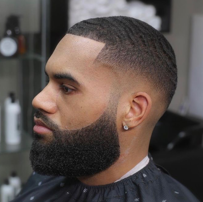 Complex  Vip  (Tunsoare + Barbă + Vopsire barbă + Epilare cu ceară fierbinte) / Стрижка + Борода + Окрашивание бороды + Эпиляция горячим воском