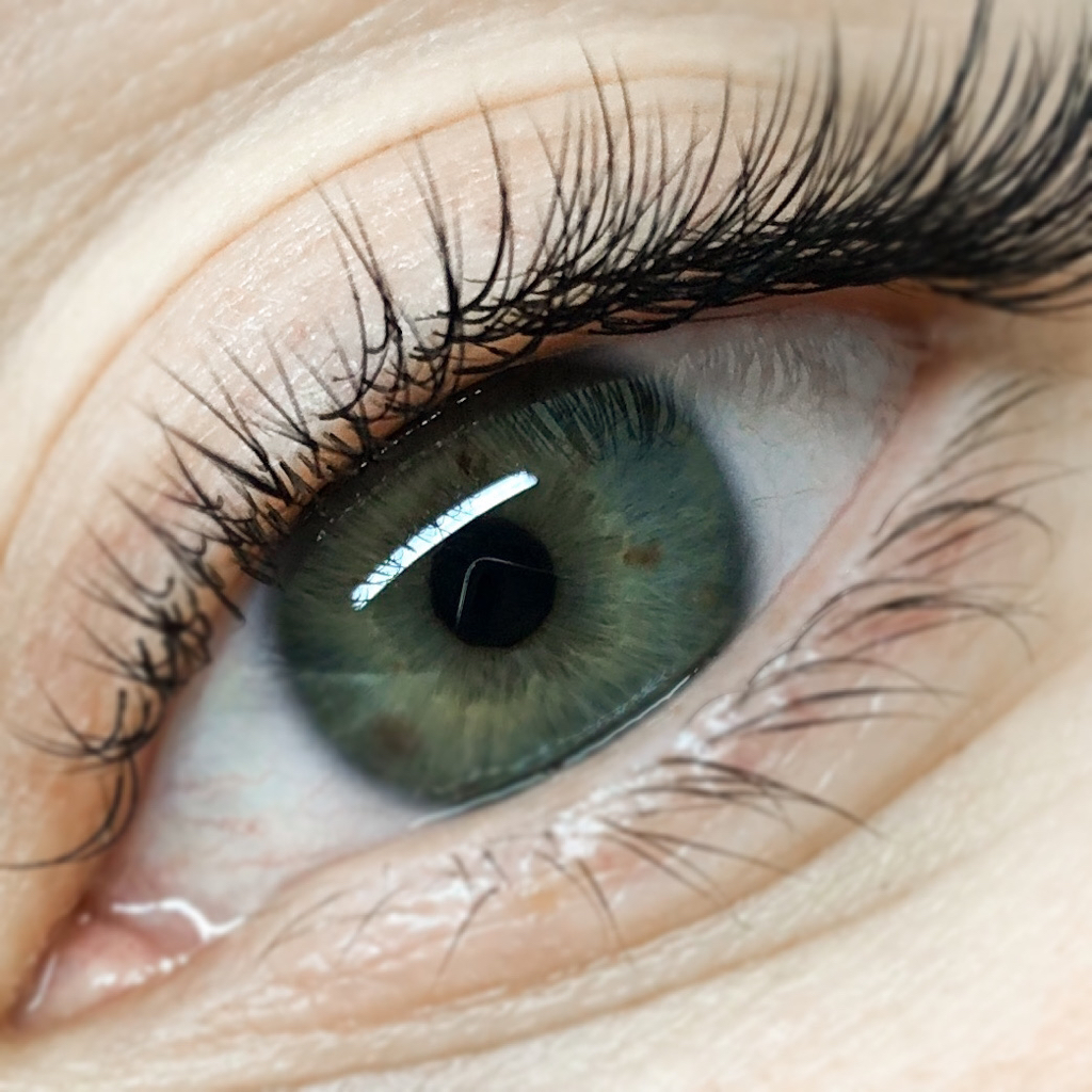 Наращивание ресниц (классика)