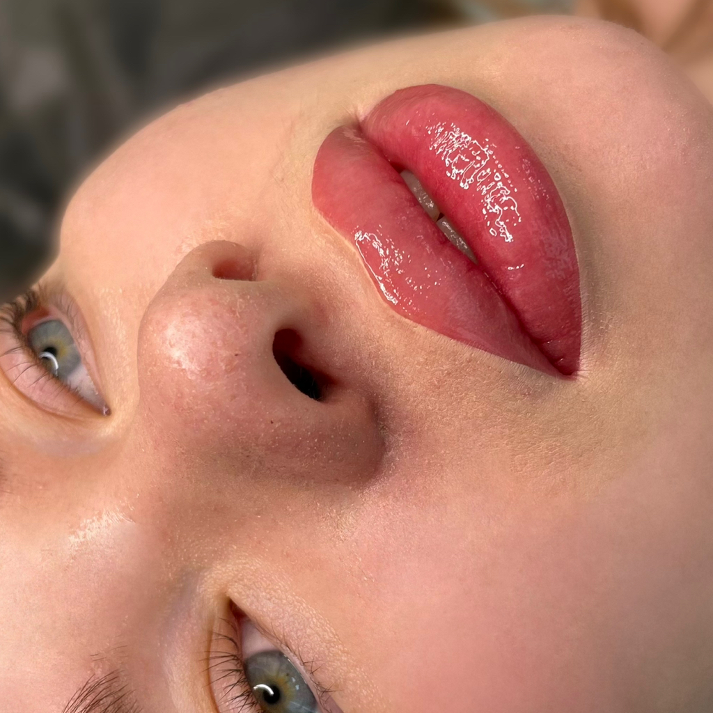 Перманентный макияж губ