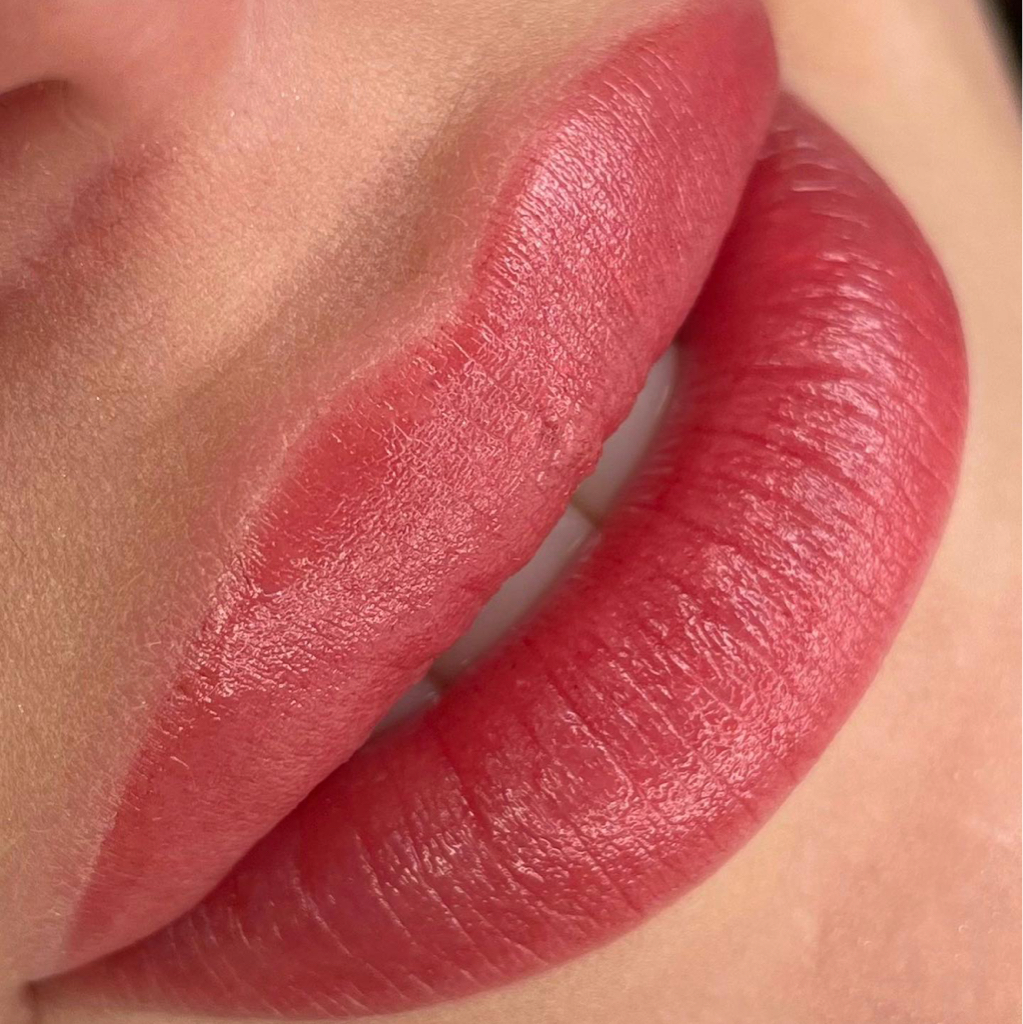 Перманентный макияж губ