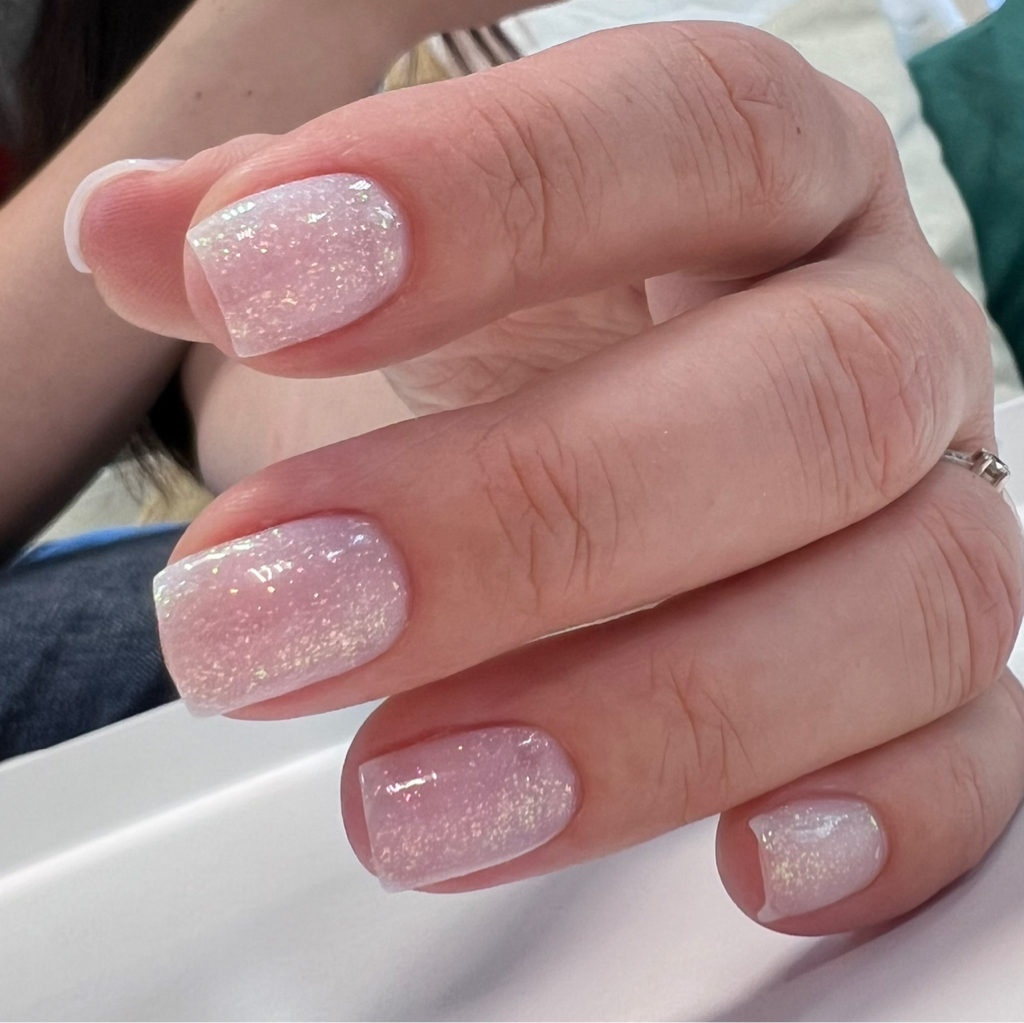 Маникюр с покрытием комуфлирующей базой