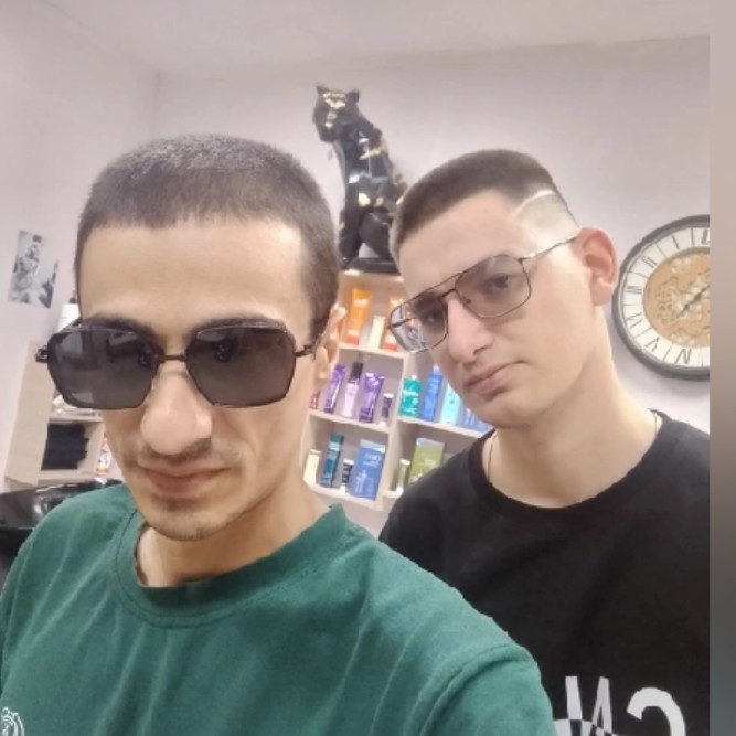 Два человека
