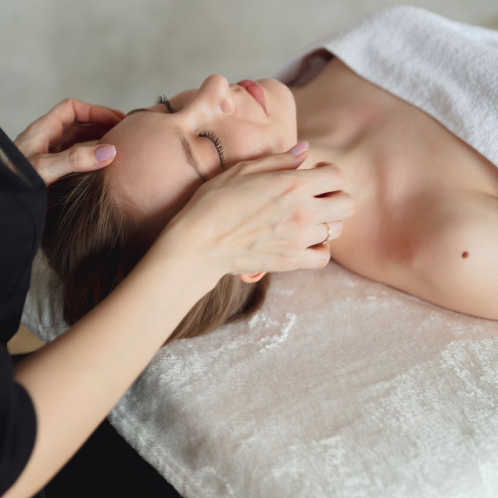 Миофасциальный массаж лица