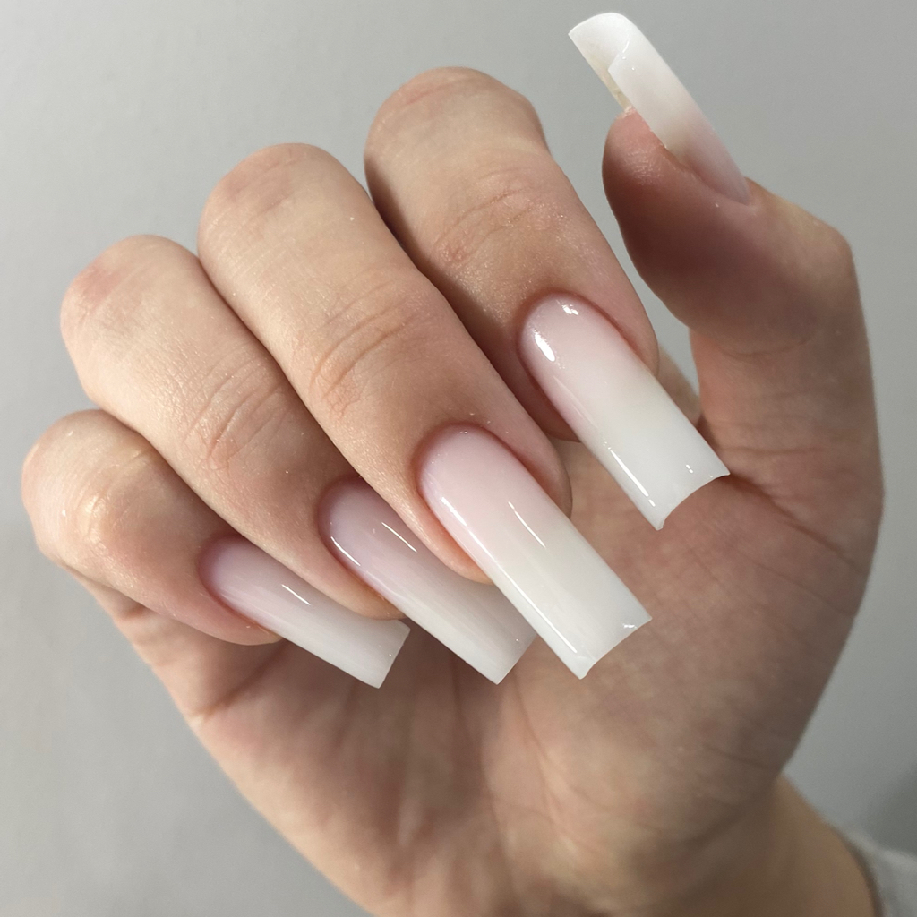 Маникюр с восстановлением архитектуры