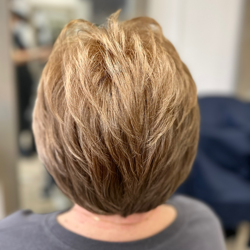 Стрижка женская (средняя длина)