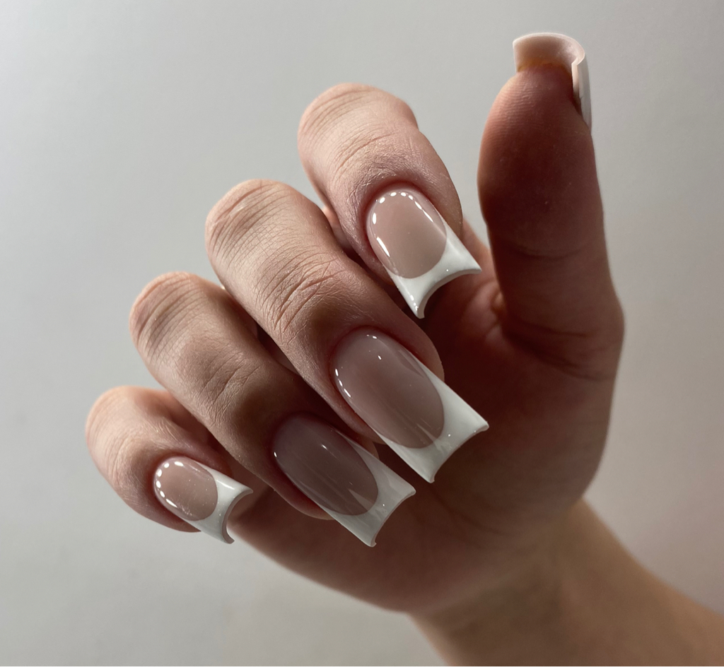 Маникюр с покрытием + простой дизайн (10 ногтей)
