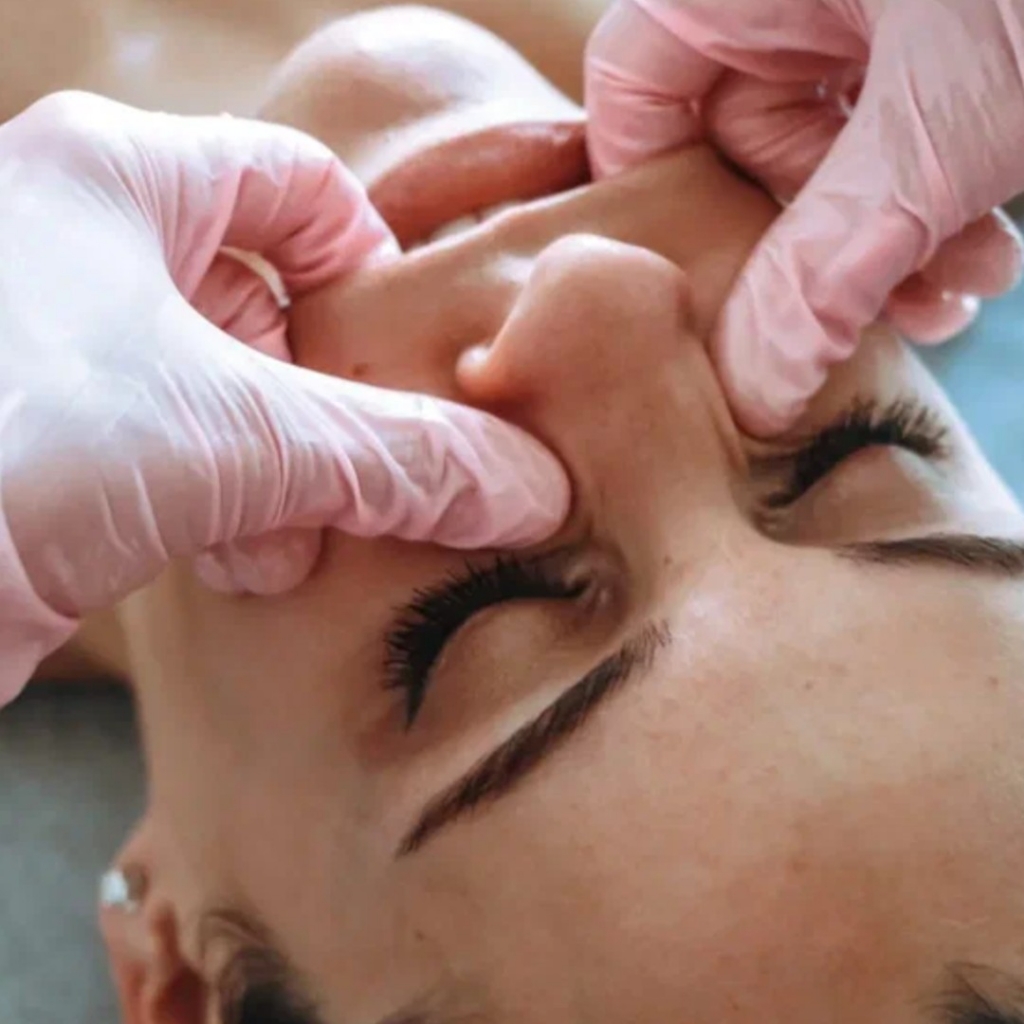 Скульптурный массаж лица